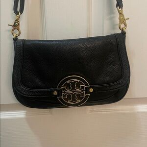 Tory Burch Chic Black Crossbody/Shoulder Bag with Logo Accent